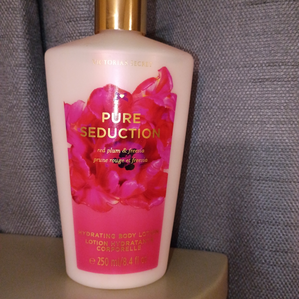 Victoria's Secret Pure Seduction Hydrating Body Lotion - Pink